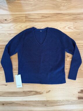 Lululemon Merino Wool V-Neck Sweater
Night Sea